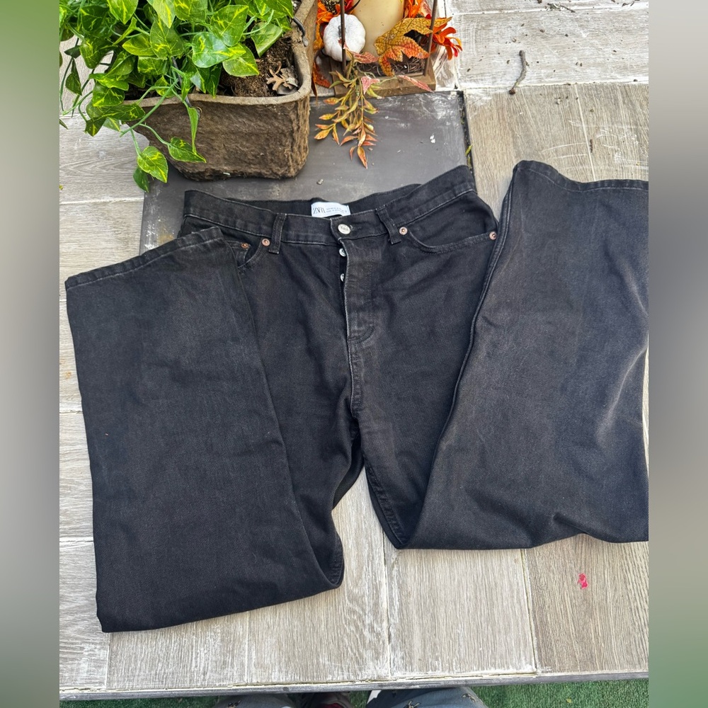 Zara black Jeans, —NOT faded. Bad picture quality